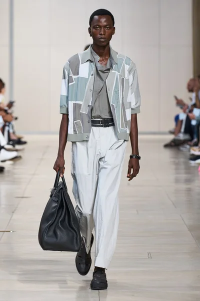 Look 10